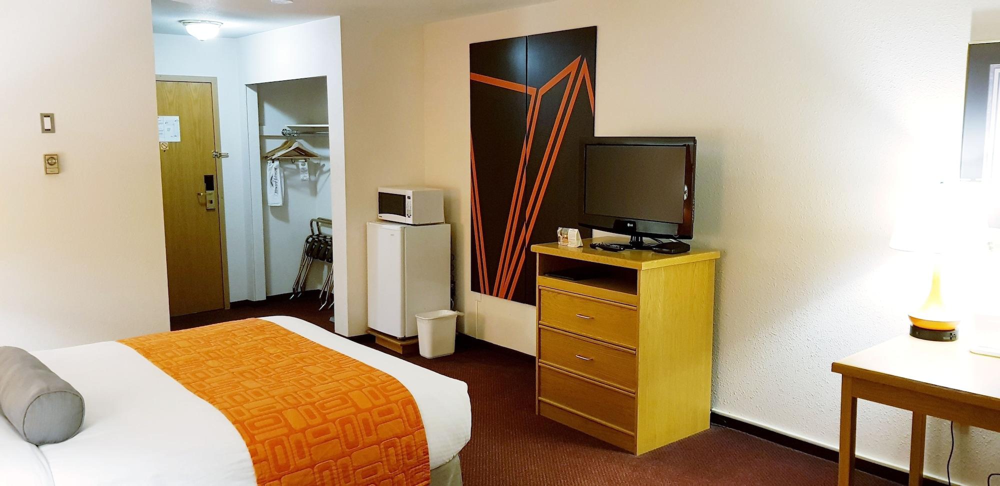 Howard Johnson By Wyndham Fort St. John Экстерьер фото
