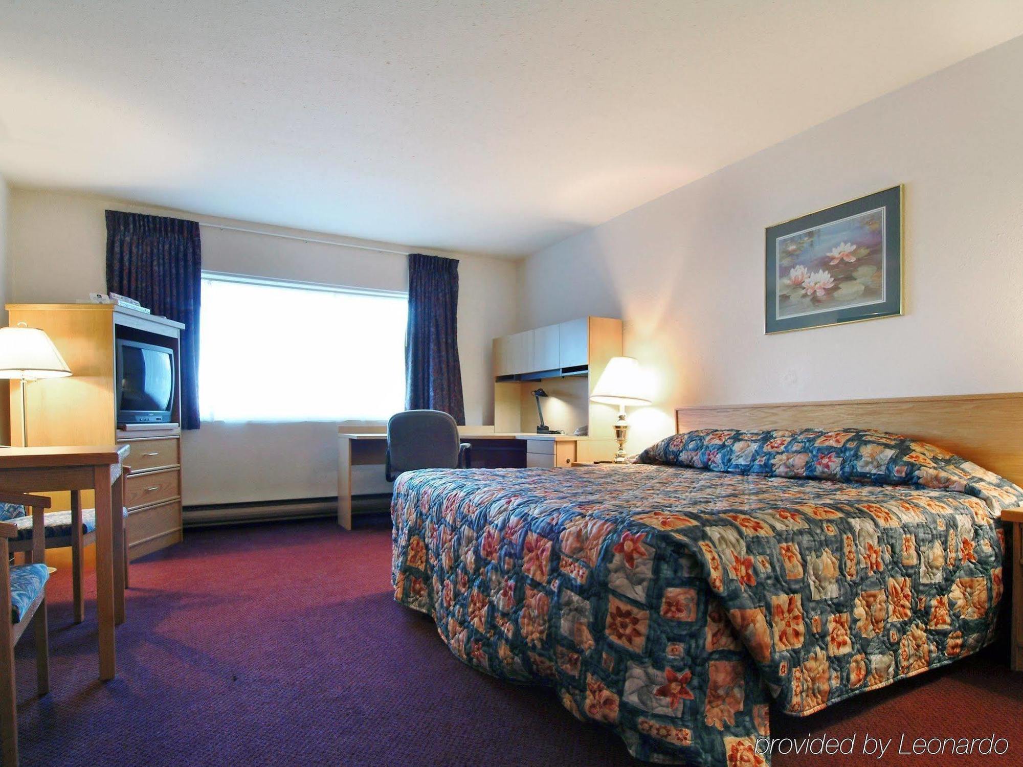 Howard Johnson By Wyndham Fort St. John Номер фото