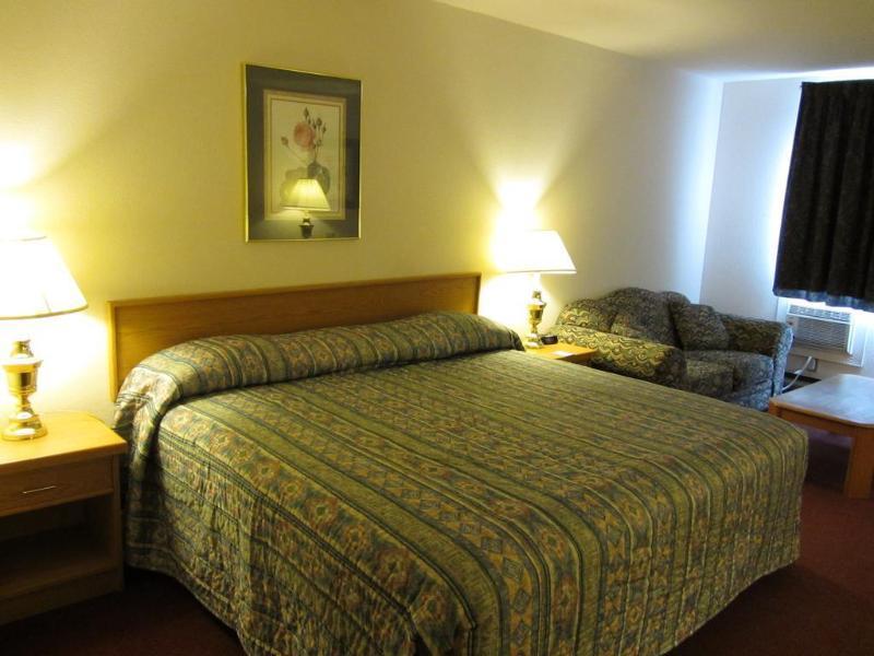 Howard Johnson By Wyndham Fort St. John Экстерьер фото