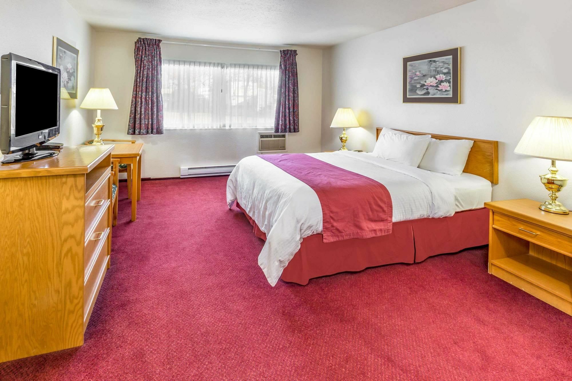 Howard Johnson By Wyndham Fort St. John Экстерьер фото